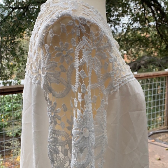 ⭐️SALE⭐️ 🎉HP🎉Gorgeous White Lace Blouse NWOT - Picture 7 of 8